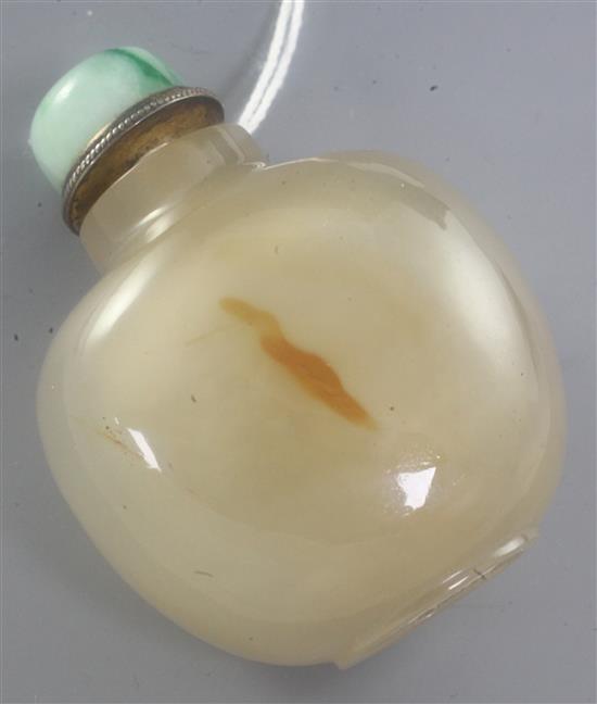 A Chinese chalcedony snuff bottle, late 19th / early 20th century, total height 6.2cm
